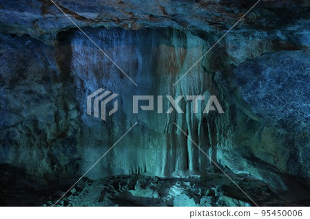 This photo was taken at Kyusendo Cave in Kumamoto Prefecture. This photo was taken at Kyusendo Cave in Kumamoto Prefecture. 95450006