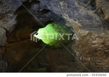 這張照片是在熊本縣九仙洞拍攝的。 95450040