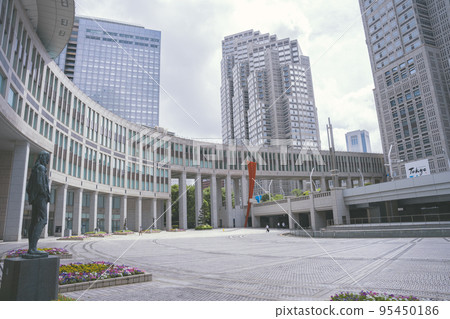 從外部看東京都新宿區的東京都政府大樓（1st Main Building、2nd Main Building、Assembly） 95450186
