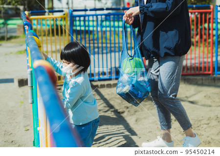 公園 兒童 面具 冬季 公園 兒童 面具 冬季 95450214