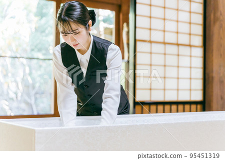 殯儀館工作人員(Nōkanshi) 殯儀館工作人員(Nōkanshi) 95451319