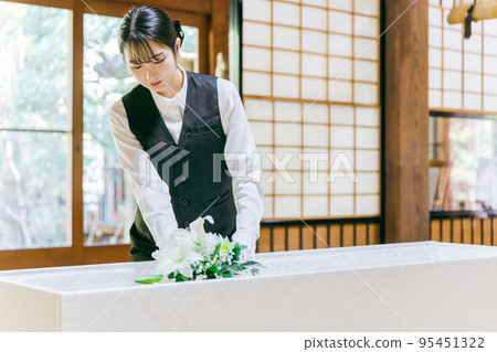 殯儀館工作人員（女） 95451322