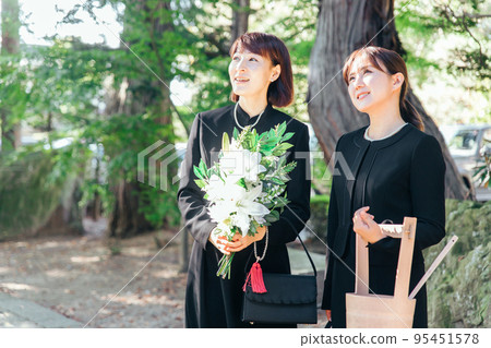 Bereaved family sending the deceased with a smile at the funeral Bereaved family sending the deceased with a smile at the funeral 95451578