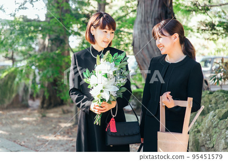 Bereaved family sending the deceased with a smile at the funeral Bereaved family sending the deceased with a smile at the funeral 95451579