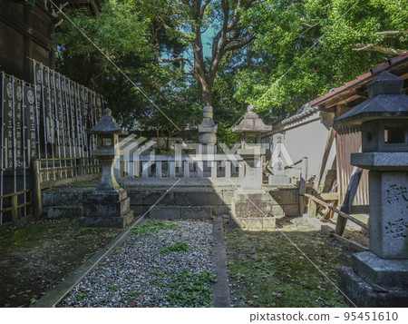 Wakamiya Hachimangu Shrine (Okazaki City, Aichi Prefecture) Kubizuka 95451610