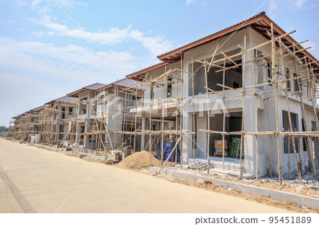 house under construction with autoclaved aerated concrete block structure at building site 95451889