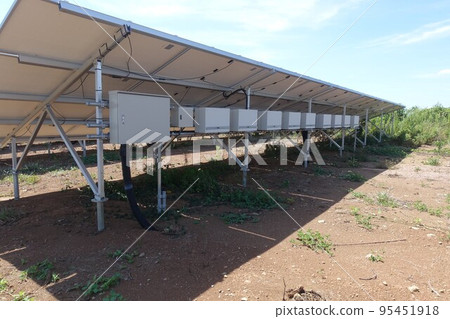 帶功率調節器的太陽能發電廠 95451918