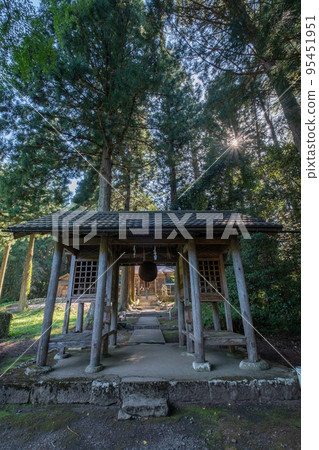 Higashi Rakufuku Shrine, Zuishinmon, Miyauchi, Nichinan-cho, Hino-gun, Tottori Prefecture 95451951