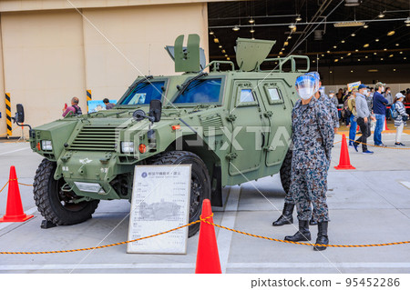 東京福生市橫田空軍基地友誼節空中自衛隊輕型裝甲車 95452286