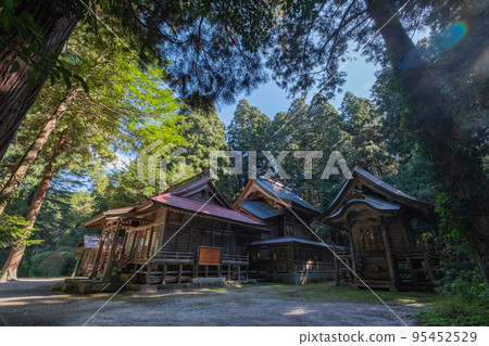 Higashi-Rakurakufuku Shrine Main Building Miyauchi, Nichinan-cho, Hino-gun, Tottori Prefecture Higashi-Rakurakufuku Shrine Main Building Miyauchi, Nichinan-cho, Hino-gun, Tottori Prefecture 95452529