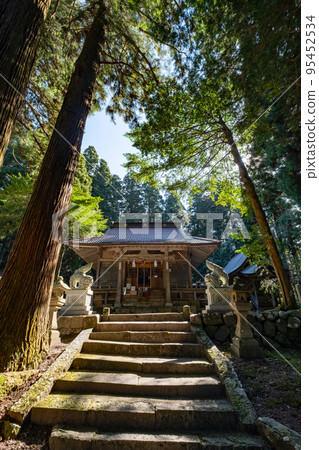 Higashi Rakufuku Shrine Worship Hall, Miyauchi, Nichinan-cho, Hino-gun, Tottori Prefecture 95452534