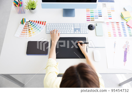 Hands of the business designer Hands of the business designer 95454732