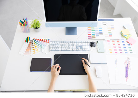 Hands of the business designer Hands of the business designer 95454736