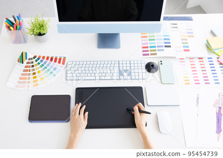 Hands of the business designer 95454739
