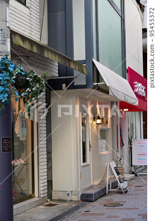 Alley in Motomachi, Kobe 95455372