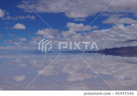 bolivia mirror lake uyuni salt flat 95455548