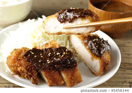 Pork cutlet set meal with miso-based sauce 95456144