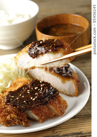Pork cutlet set meal with miso-based sauce 95456145