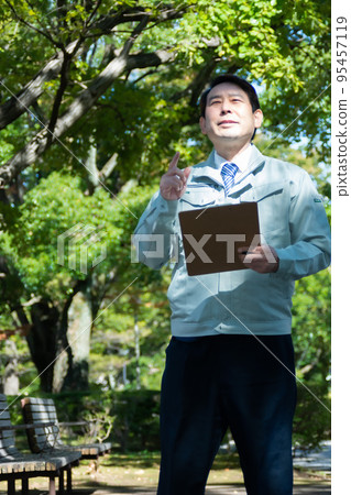 Male in work clothes, senior, outdoor 95457119