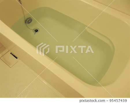 Filling the bathtub with water Filling with hot water Filling the bathtub with water Filling the bathtub with water Filling with hot water Filling the bathtub with water 95457439