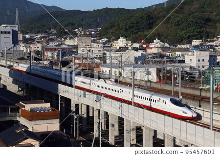 西九州新幹線海鷗號前往武雄市：N700S系列 95457601