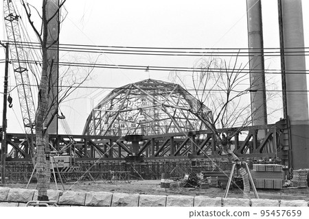 <Osaka Prefecture> Osaka Expo, "Midorikan" under construction (back) 95457659