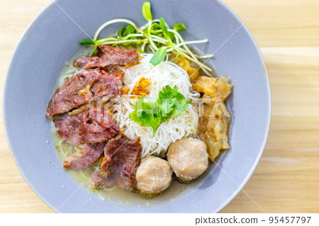 Beef noodles in soup 95457797