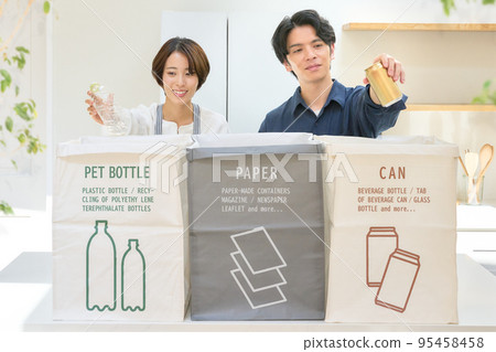 男女分開扔垃圾 垃圾回收圖片 95458458