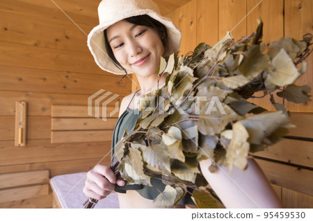 Sauna girls who enter the sauna and use Vihta 95459530