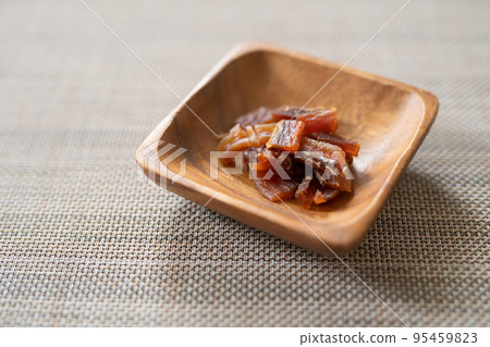 一口大小的鮭魚 95459823