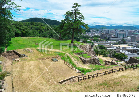 【日本百城名城】鳥取縣鳥取市鳥取城、久松公園、天球丸和鳥取市 【日本百城名城】鳥取縣鳥取市鳥取城、久松公園、天球丸和鳥取市 95460575