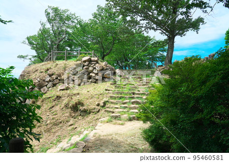 【日本百城名城】鳥取城 鳥取縣鳥取市山之上野丸第二圍牆所見的主圍牆 95460581