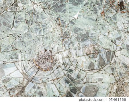 The glass surface is broken into small fragments. The glass surface is broken into small fragments. 95461566