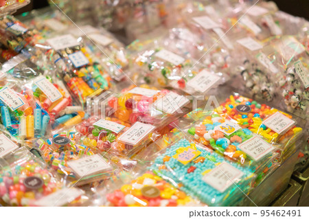 A Japanese image: colorful sweets lined up in front of the store 95462491
