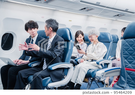 乘飛機旅行的乘客 95464209