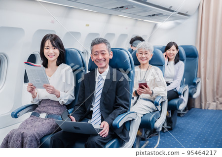 乘飛機旅行的乘客 95464217