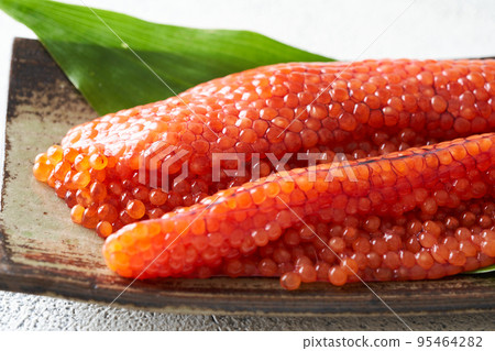 Hokkaido Raw Sujiko (White Salmon) 95464282