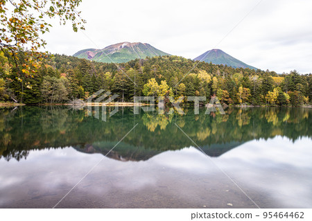 [Hokkaido Onneto] Autumn Onne-numa October 95464462