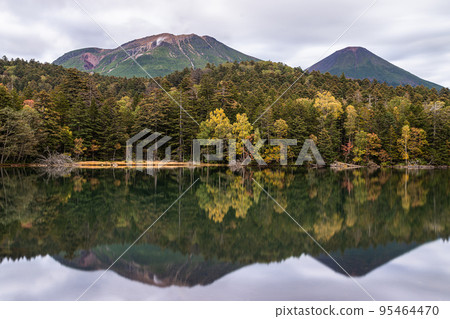 [北海道 Onneto] Autumn Onne-numa October 95464470