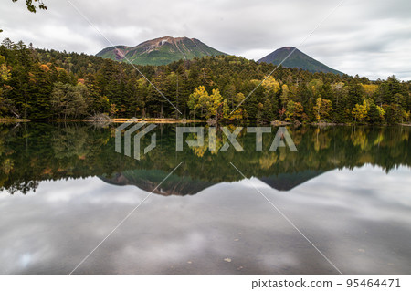 [Hokkaido Onneto] Autumn Onne-numa October 95464471