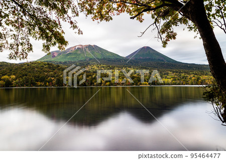 [北海道 Onneto] Autumn Onne-numa October 95464477