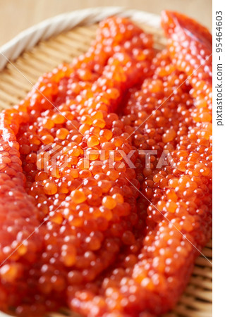 Hokkaido Raw Sujiko (White Salmon) 95464603