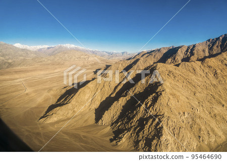 印度拉達克/拉達克喀喇崑崙山脈的鳥瞰圖 印度拉達克/拉達克喀喇崑崙山脈的鳥瞰圖 95464690