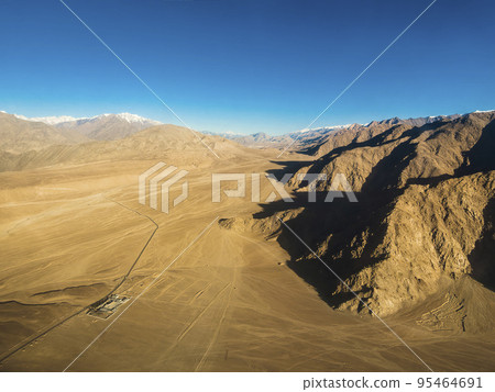 印度拉達克/拉達克喀喇崑崙山脈的鳥瞰圖 印度拉達克/拉達克喀喇崑崙山脈的鳥瞰圖 95464691