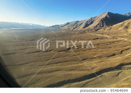 印度拉達克/拉達克印度河流域的鳥瞰圖 印度拉達克/拉達克印度河流域的鳥瞰圖 95464694