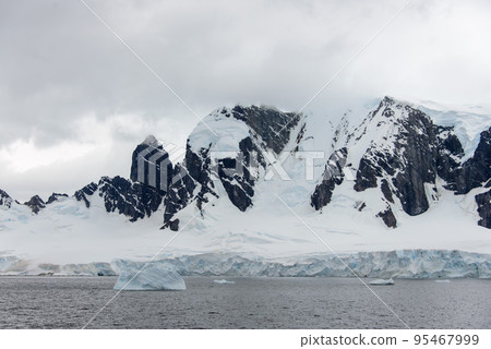 Antarctic landscape view from sea Antarctic landscape view from sea 95467999