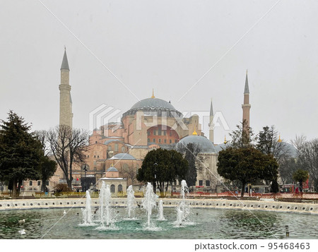 Beautiful Hagia Sophia cathedral church and fontain in Istanbul 95468463