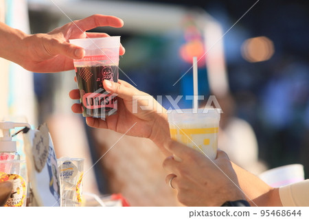 Kitchen car fresh juice, cold soft drinks, kitchen car Kitchen car fresh juice, cold soft drinks, kitchen car 95468644