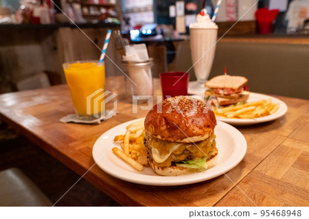 Hamburger in a stylish cafe 95468948