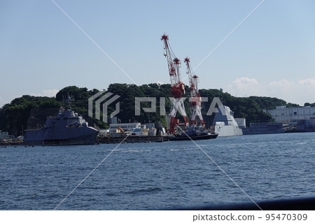 Zumwalt-class missile destroyer USS Zumwalt Zumwalt-class missile destroyer USS Zumwalt 95470309